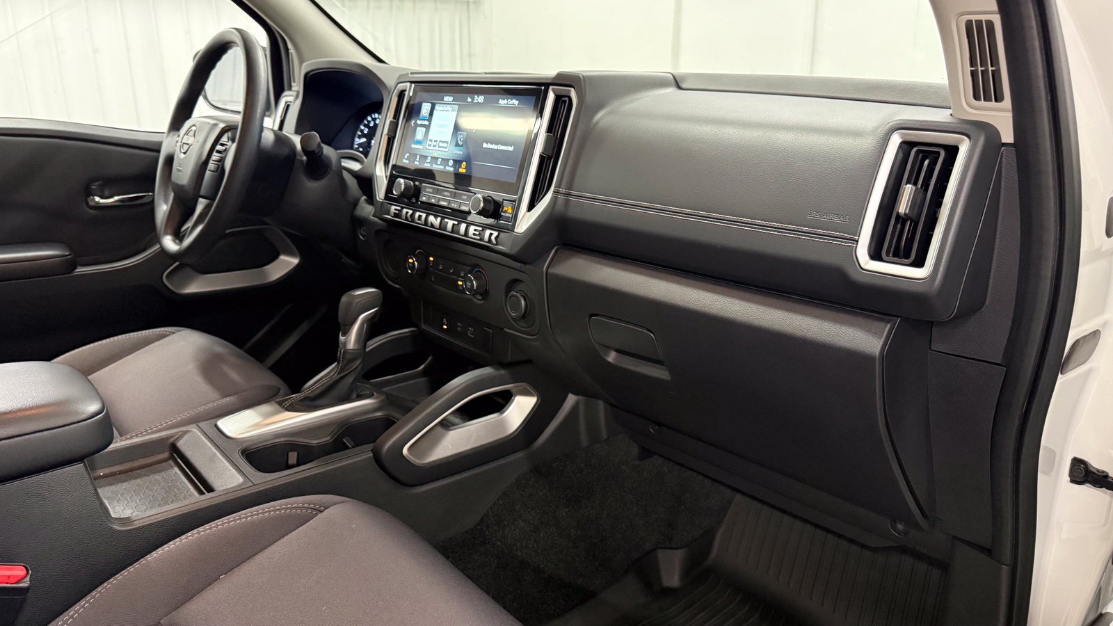 Used 2025 Nissan Frontier SV RWD image 22