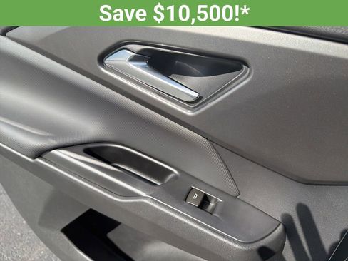 New 2026 Chevrolet Equinox EV LT image 32