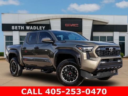 Used 2025 Toyota Tacoma TRD Off-Road AWD/4WD image 1