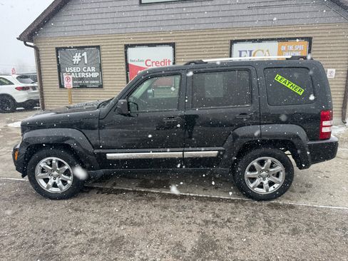 Used 2011 Jeep Liberty Limited w/ Tire & Wheel Group image 8