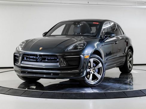 Certified 2025 Porsche Macan AWD/4WD image 1