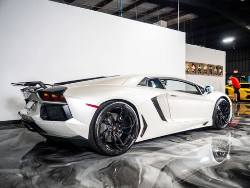 Used 2015 Lamborghini Aventador LP 700-4 image 9