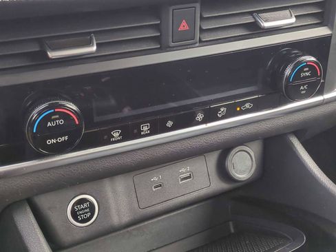 Used 2023 Nissan Rogue SV image 17