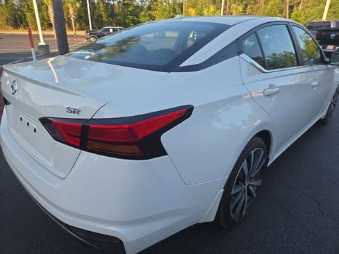 Used 2021 Nissan Altima 2.5 SR w/ SR Premium Package FWD image 6