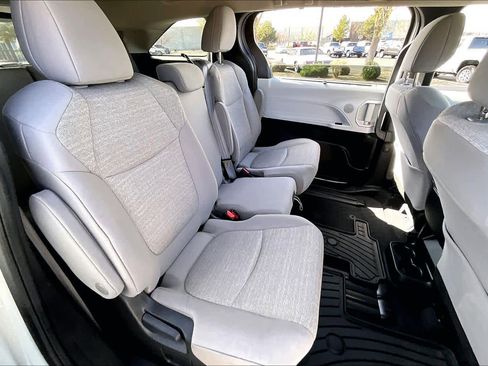 Used 2025 Toyota Sienna LE w/ LE Plus Package image 17