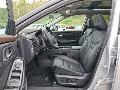 Used 2023 Nissan Rogue SV w/ SV Premium B Package AWD/4WD image 13
