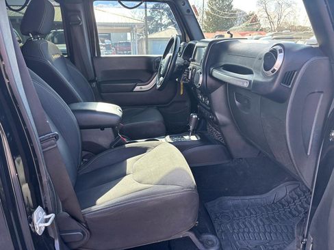 Used 2016 Jeep Wrangler Unlimited Sahara image 13