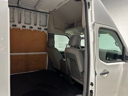 Used 2018 Nissan NV 2500 SV w/ Rear Door Glass Package image 9