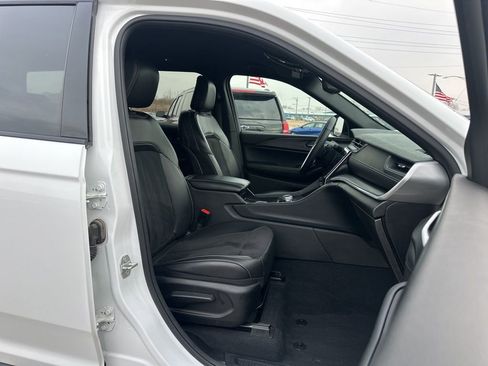 Used 2024 Jeep Grand Cherokee L Laredo image 23