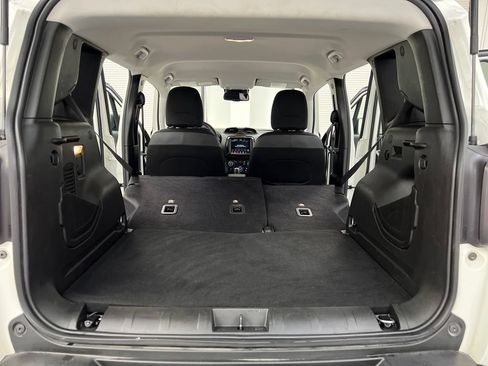 Used 2023 Jeep Renegade Trailhawk AWD/4WD image 35