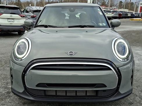 Used 2022 MINI Cooper 4-Door Hardtop image 2