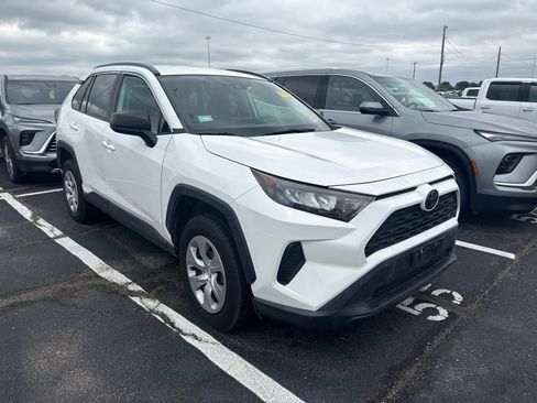 Used 2021 Toyota RAV4 LE AWD/4WD image 4