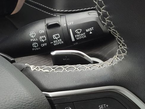 Used 2023 Jeep Grand Cherokee Limited w/ Black Appearance Package RWD image 28