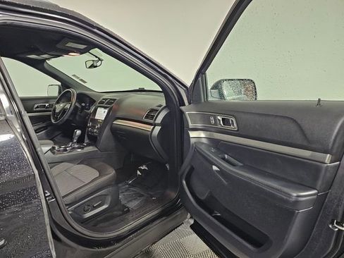 Used 2019 Ford Explorer XLT w/ Equipment Group 201A AWD/4WD image 12