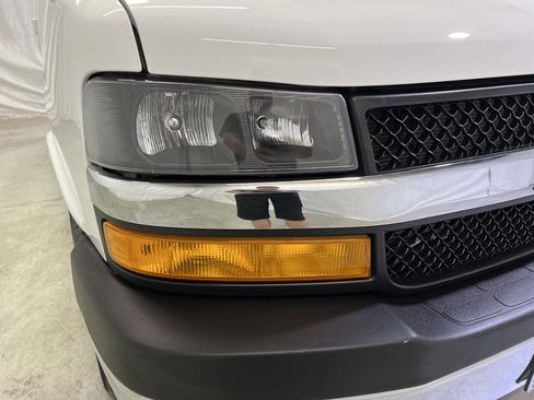 Used 2025 Chevrolet Express 3500 LT w/ LT Preferred Equipment Group RWD image 5