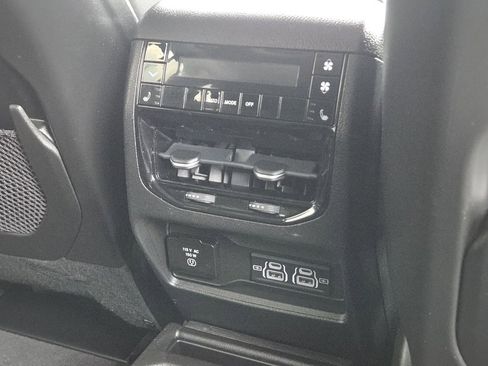 Used 2022 Jeep Grand Cherokee L Limited image 36