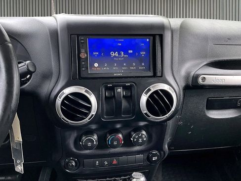 Used 2015 Jeep Wrangler Sport AWD/4WD image 7