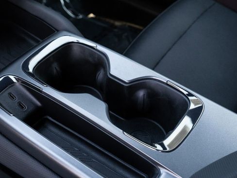 Used 2024 Chevrolet Equinox EV RS image 25