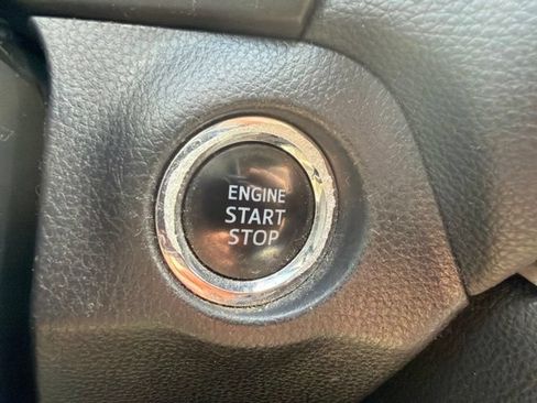 Used 2019 Toyota RAV4 XLE w/ Carpet Mat Package AWD/4WD image 37