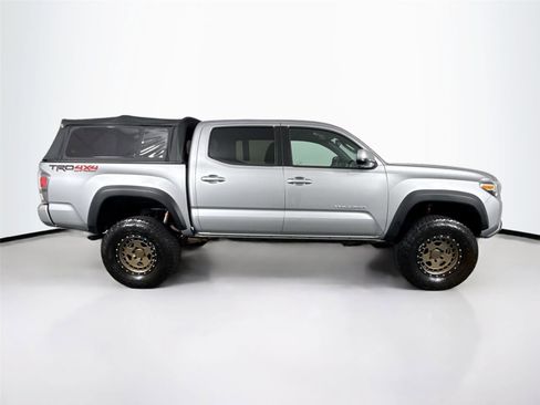 Used 2020 Toyota Tacoma TRD Off-Road w/ Technology Package AWD/4WD image 9