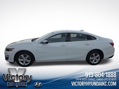 Used 2024 Chevrolet Malibu LT FWD image 2