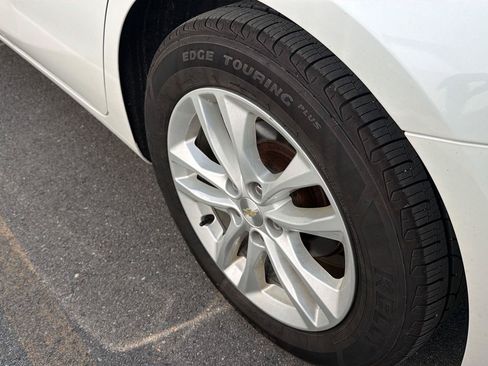 Used 2017 Chevrolet Malibu LT w/ Leather Package FWD image 10