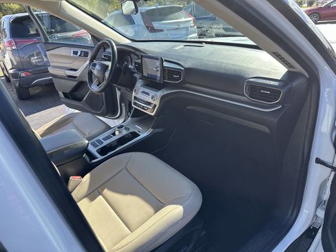Used 2022 Ford Explorer XLT w/ Equipment Group 202A image 20