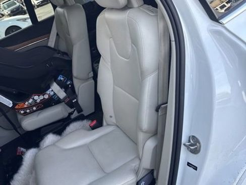 Used 2022 Volvo XC90 T8 Inscription Expression image 8