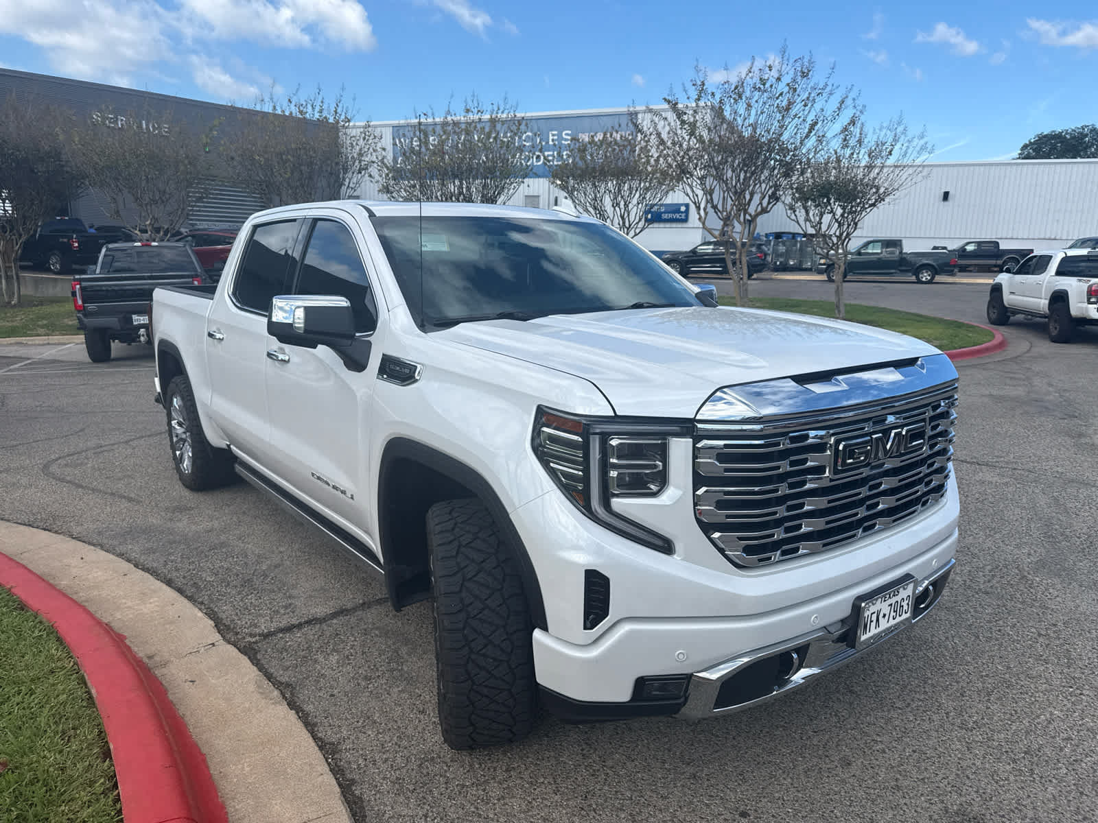 Used 2022 GMC Sierra 1500 Denali w/ Denali Reserve Package RWD image 3