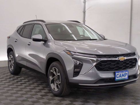 New 2026 Chevrolet Trax LT w/ Driver Confidence Package image 8