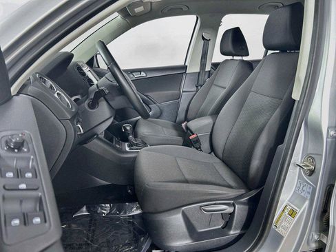 Used 2018 Volkswagen Tiguan Limited FWD image 19