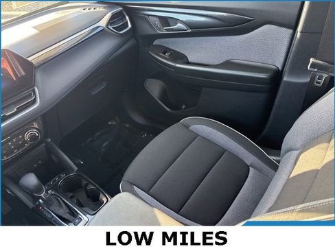 Used 2025 Chevrolet TrailBlazer LT w/ LT Cold Weather Package image 16