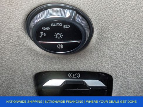 Used 2024 Mercedes-Benz GLC 300 4MATIC image 38