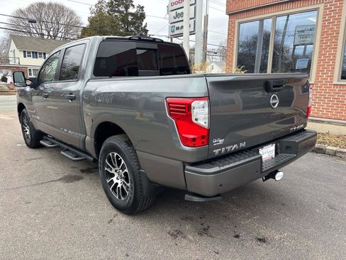 Used 2023 Nissan Titan SV w/ SV Convenience Package image 4