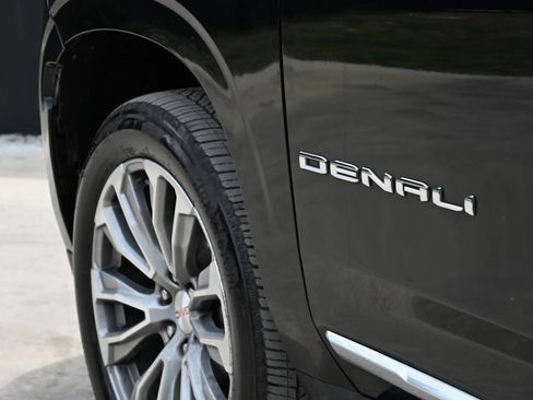 Used 2021 GMC Yukon XL Denali w/ Advanced Technology Package RWD image 8