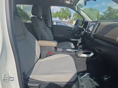 Used 2024 Nissan Frontier SV w/ Technology Package AWD/4WD image 10