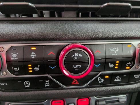 Used 2024 Jeep Gladiator Sport image 34