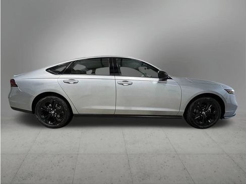 Used 2025 Honda Accord SE image 9