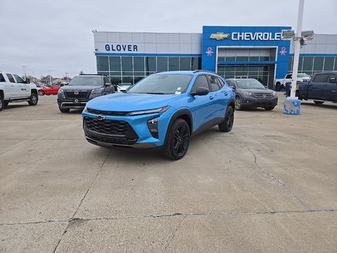 Used 2025 Chevrolet Trax ACTIV w/ Driver Confidence Package image 2