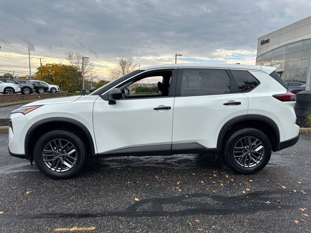 Used 2024 Nissan Rogue S AWD/4WD image 6