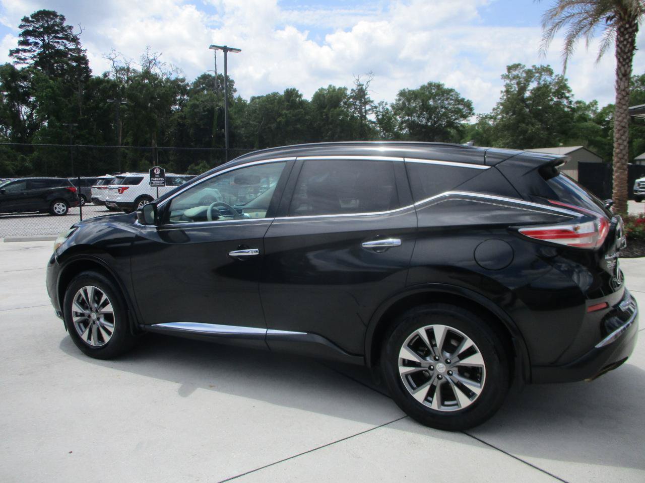 Used 2015 Nissan Murano FWD image 2