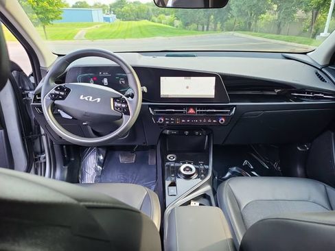Certified 2023 Kia Niro EX FWD image 19
