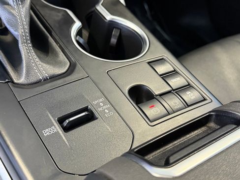 Certified 2023 Toyota Highlander XLE image 29