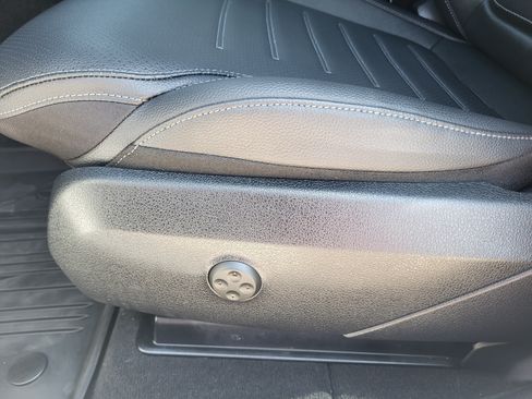 Used 2024 Mercedes-Benz GLC 300 4MATIC image 12