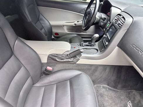 Used 2007 Chevrolet Corvette Coupe w/ Preferred Equipment Group RWD image 12