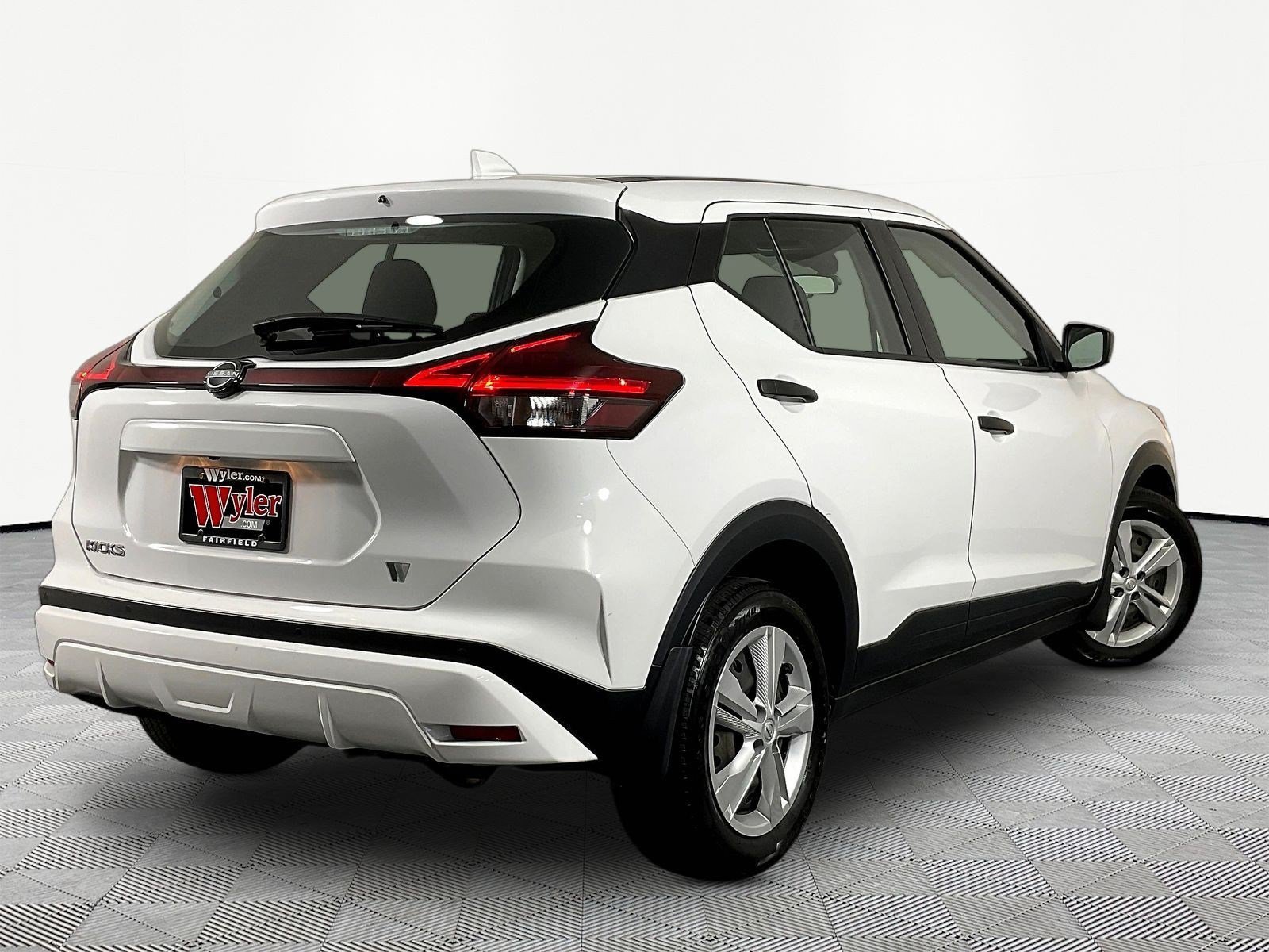 Used 2024 Nissan Kicks S FWD image 6