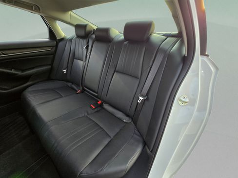 Used 2018 Honda Accord Touring image 20