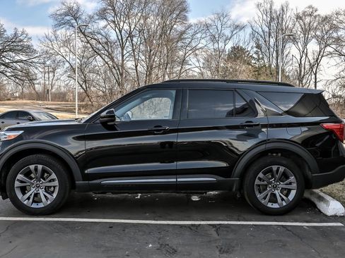 Used 2023 Ford Explorer XLT w/ Equipment Group 202A image 5