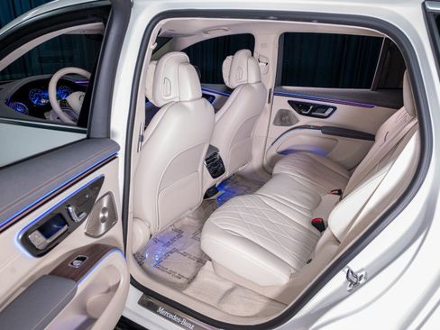 Used 2023 Mercedes-Benz EQS 580 4MATIC SUV image 14