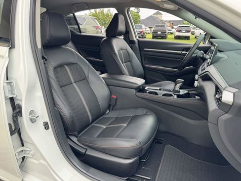 Used 2024 Nissan Altima 2.5 SR FWD image 13